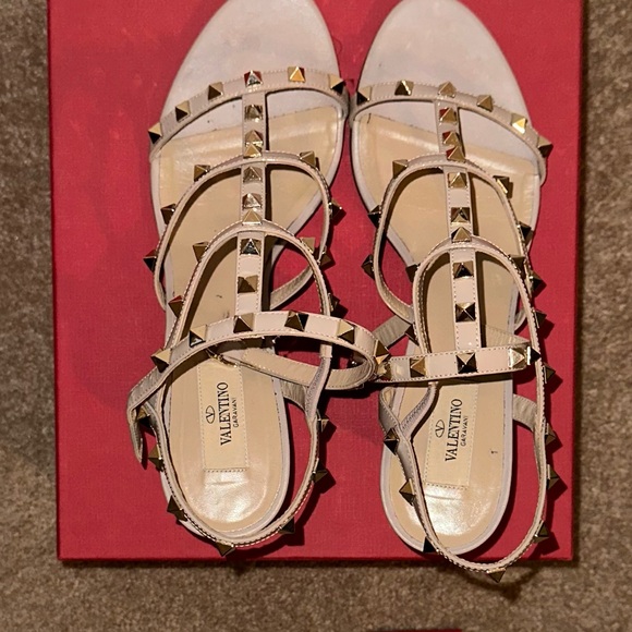 Valentino Garavani’s Rockstud sandal - Picture 6 of 8